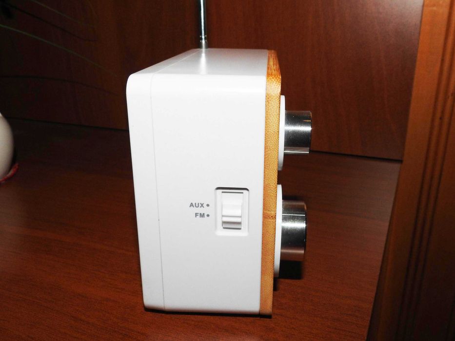 Przenośne radio TCM w stylu retro - FM + AUX