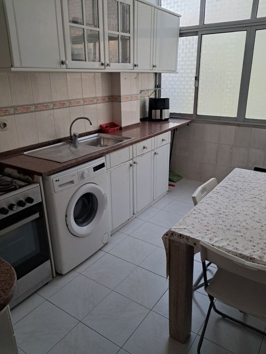 Quarto casal no CENTRO Lisboa. Para entrada imediata.