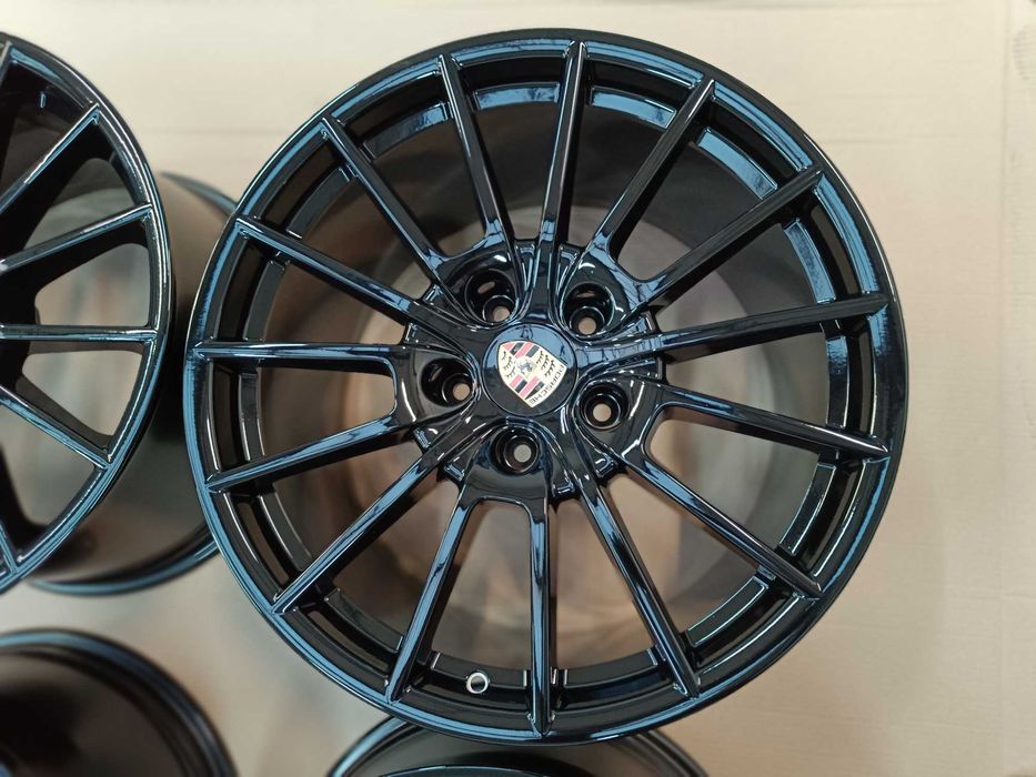 Felgi Alu Porsche Panamera Gts  9,5x20 11,5x20 Komplet