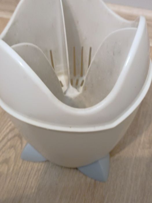 Ociekacz, pojemnik na sztućce