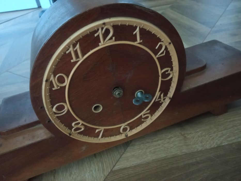 Stary zegar kominkowy