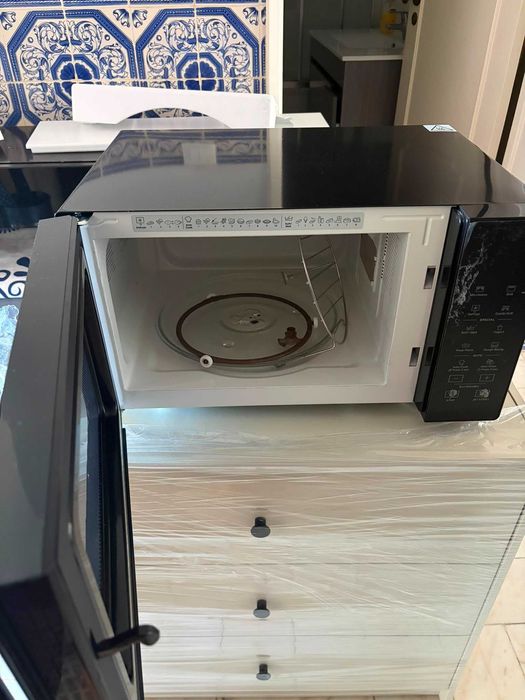 Micro-ondas Whirlpool 25L, em excelente estado