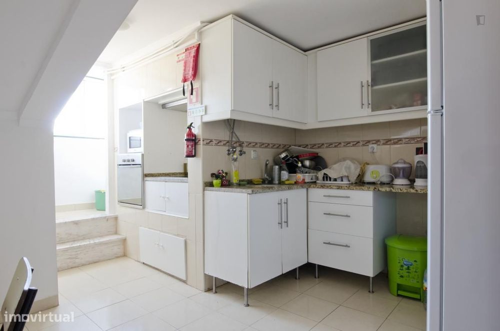 Quarto - localizado em Alcântara Lisbon