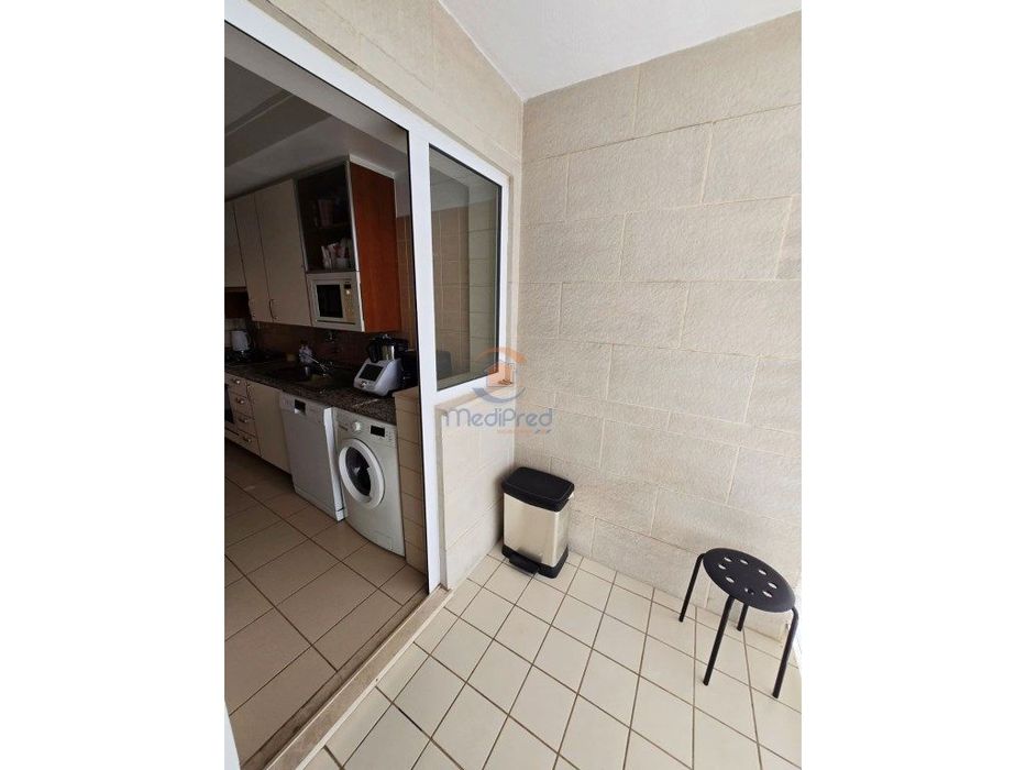 Apartamento T2 com Varanda, Parqueamento e Arrecadação | Alta de Li...