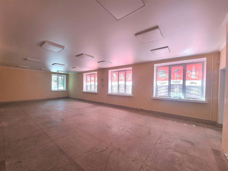 Комерція на фасаді продаж 830 м2