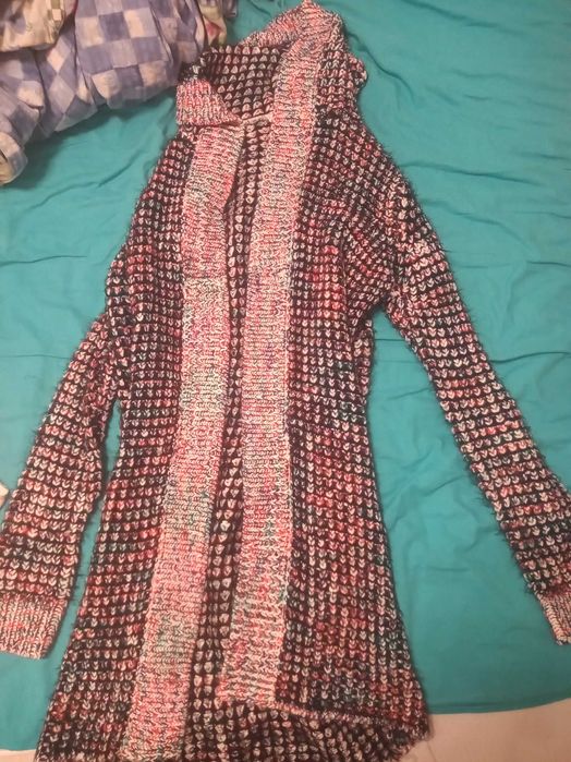 Sweter narzutka Reserved rozmiar S z kapturem
