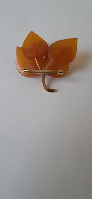 Брошь янтарь позолота