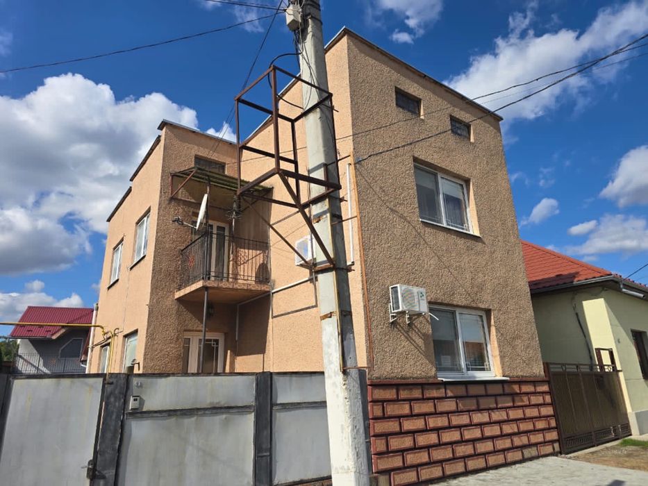Продаж сучасного будинку в самому центрі м.Берегове