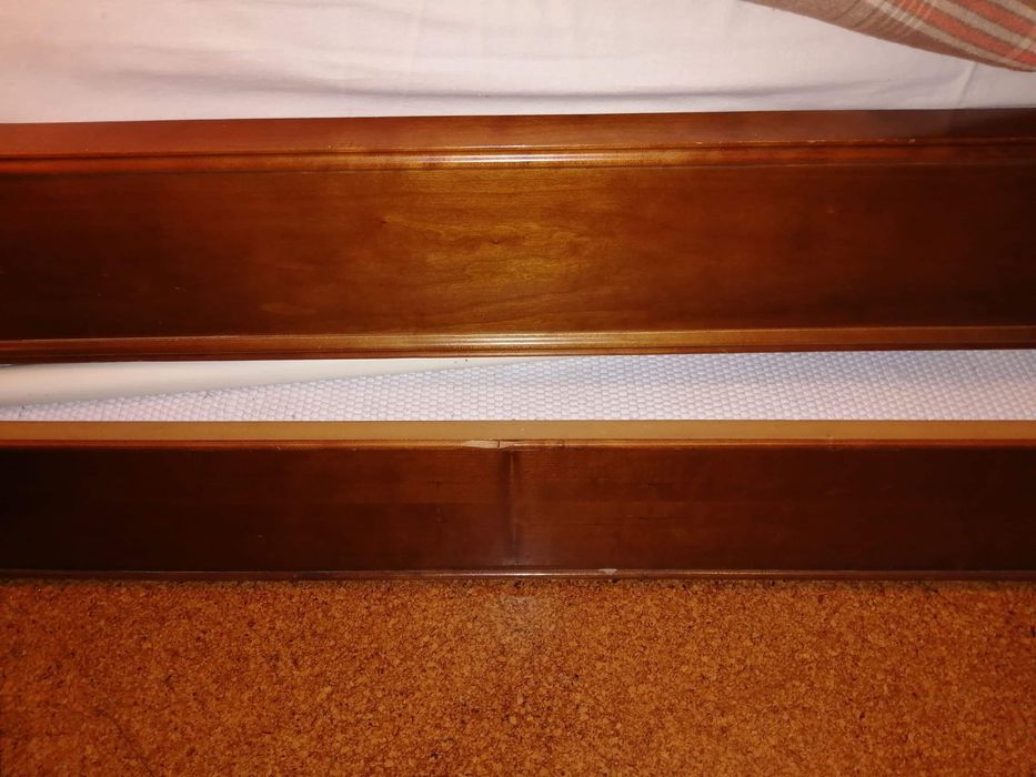 Estante em Cerejeira para Quarto / Sala / Escritório