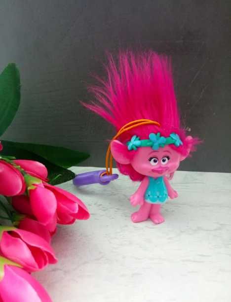 Breloczek Trolle Poppy, 8 cm