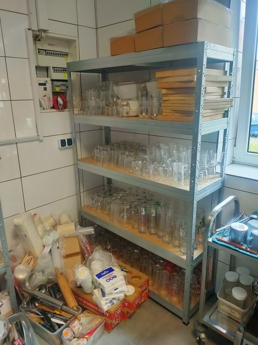 Wyposażenie restauracji sztućce szklanki itp