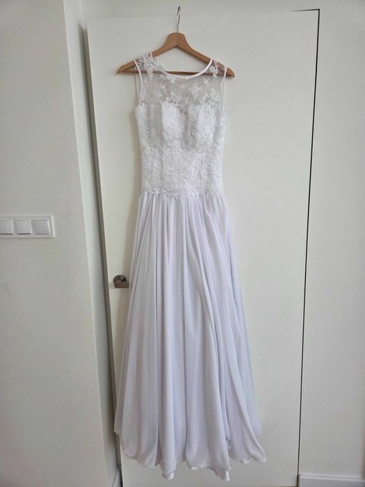 Elegancka suknia ślubna r. S