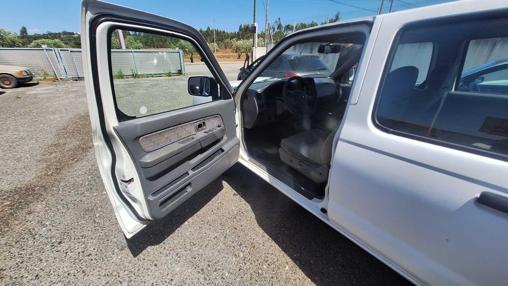 Nissan Navarra  muito estimada