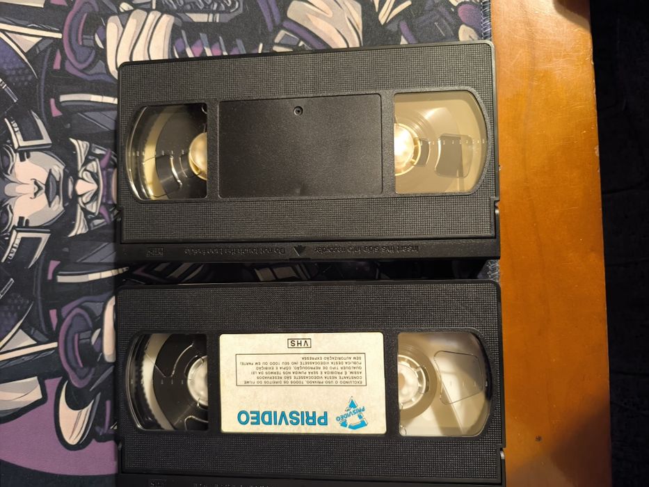 1 Filme em VHS e 1 DVD