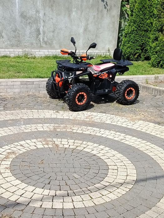 Квадроцикл підлітковий на акумуляторі.