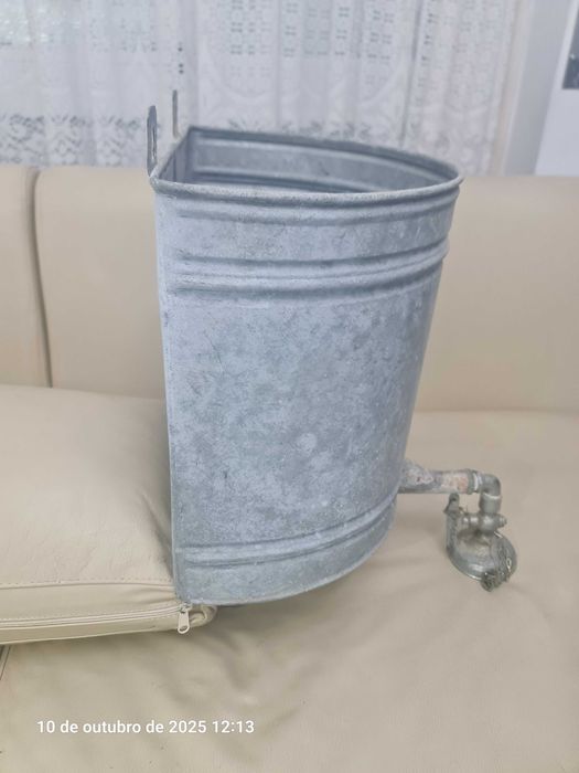 chuveiro antigo em zinco