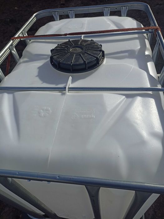 Depósito de 600 litros ,com palete de plástico