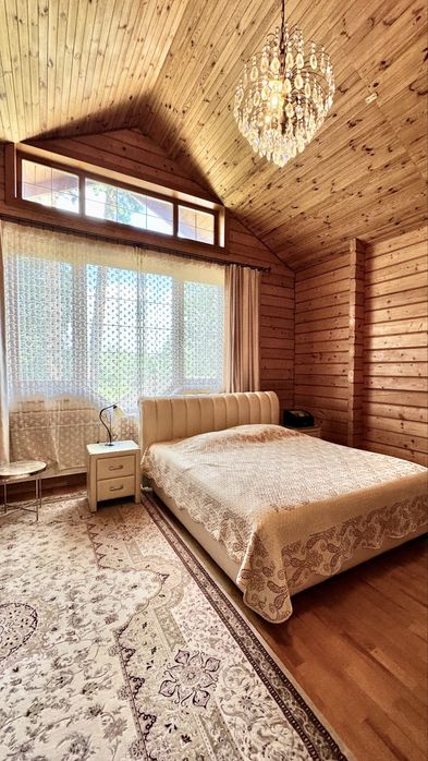 Продаж еко будинку з власним озером та соснами на території