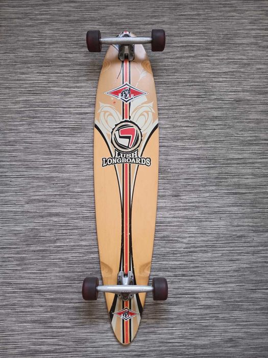 Skate Longboard LUSH modelo MAKO CLASSIC