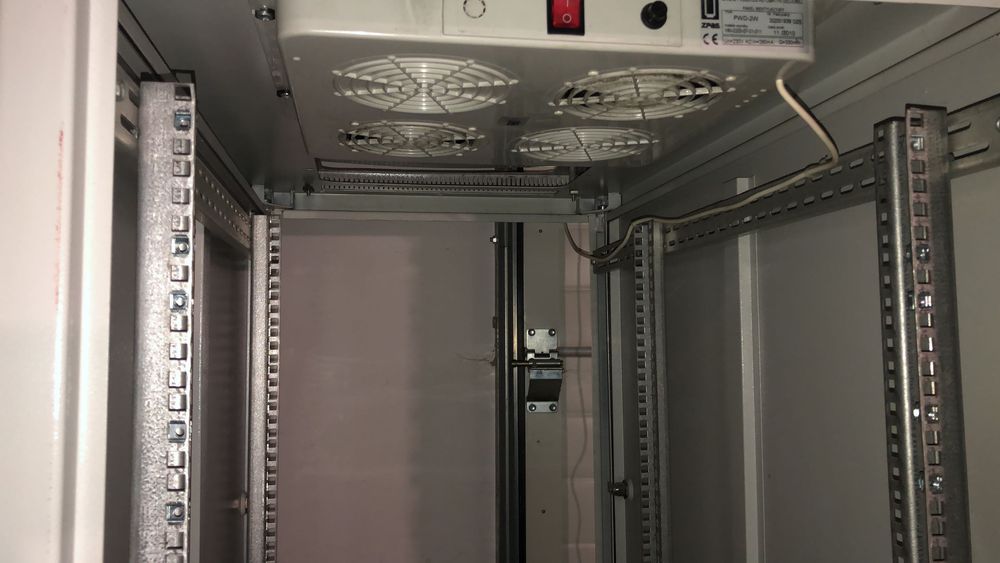 Szafa RACK stojąca 19" 42U 600x1000mm plus półki