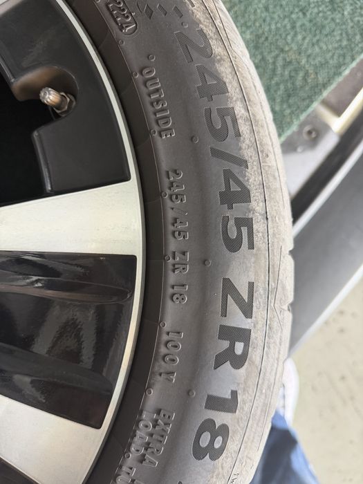 4 Jantes 18 originais mercedes com pneus continental 245/45 ZR18