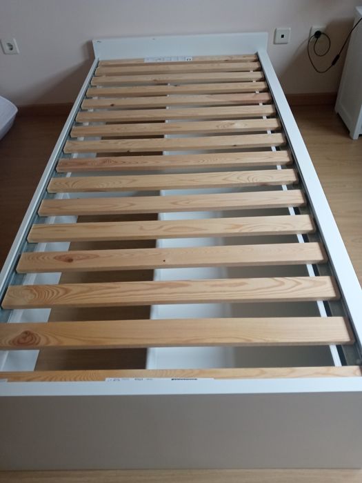 Cama individual com gaveta