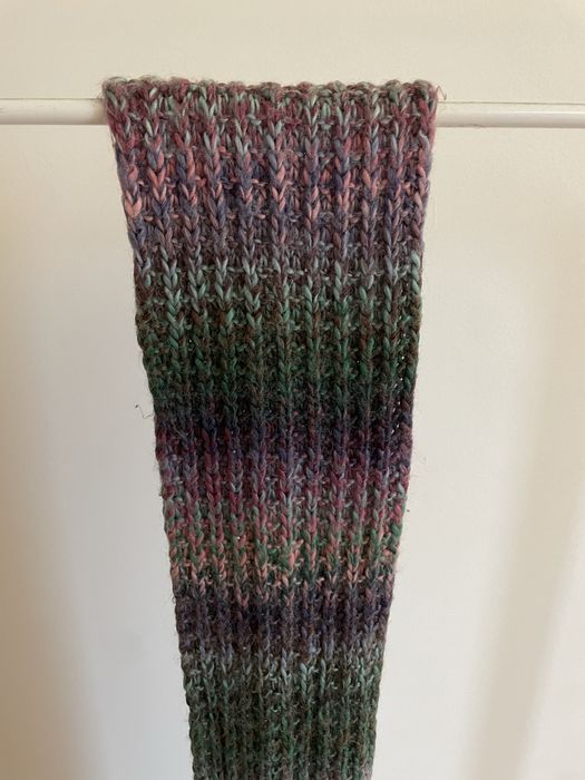 Cachecol roxo e verde