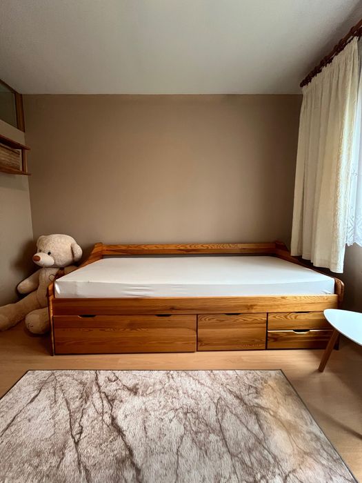 Łóżko drewniane jednoosobowe