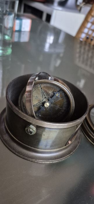 Zabytkowy kompas metalowy London 1941