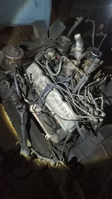 Мотори ЗІЛ 130, 131,  дверки, роздатка,ступиці,трос, КПП, поршневі кіл