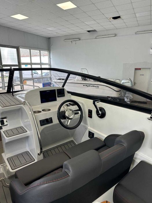 łódź motorowa HydroMarin 6930, silnik Honda BF250