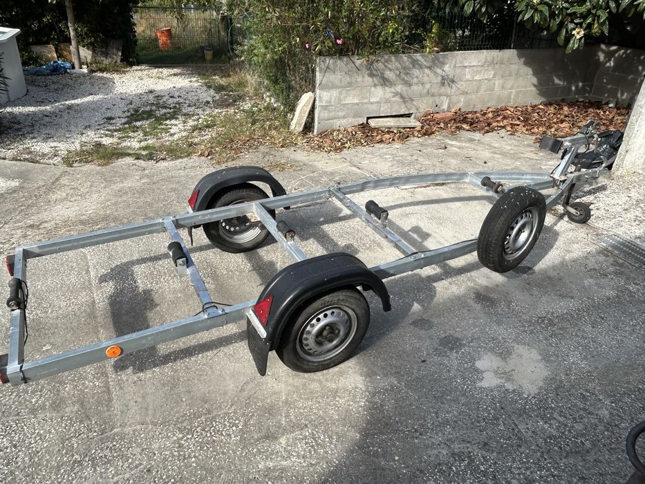 Kayak Hobie Outback Camo de 2024 com accessorios e reboque