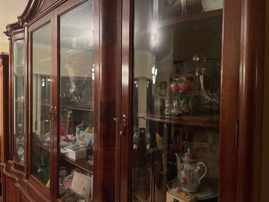 Aparador/Louceiro - Raiz de Nogueira/Mogno