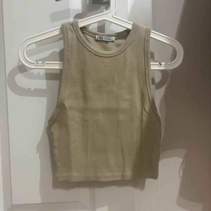 Krótki, beżowy top ZARA