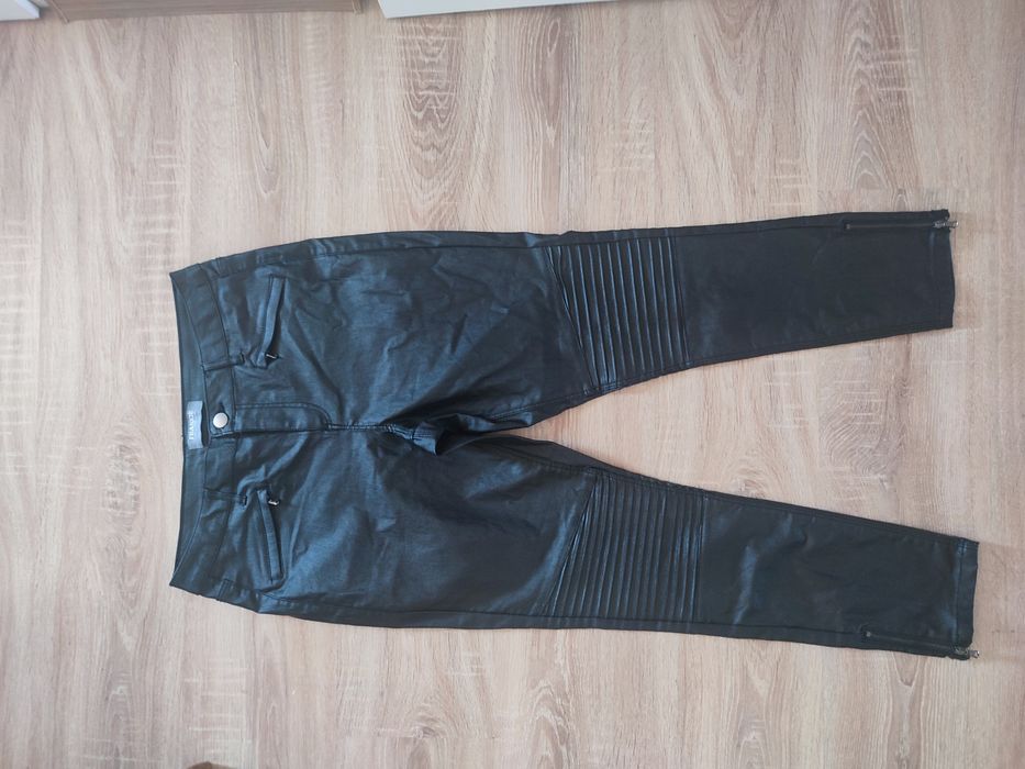 Spodnie z imitacji skóry Dorothy Perkins