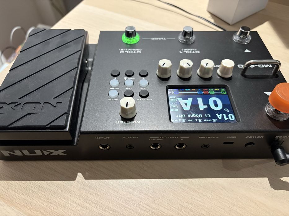 NUX MG-400 (efeitos para guitarra)