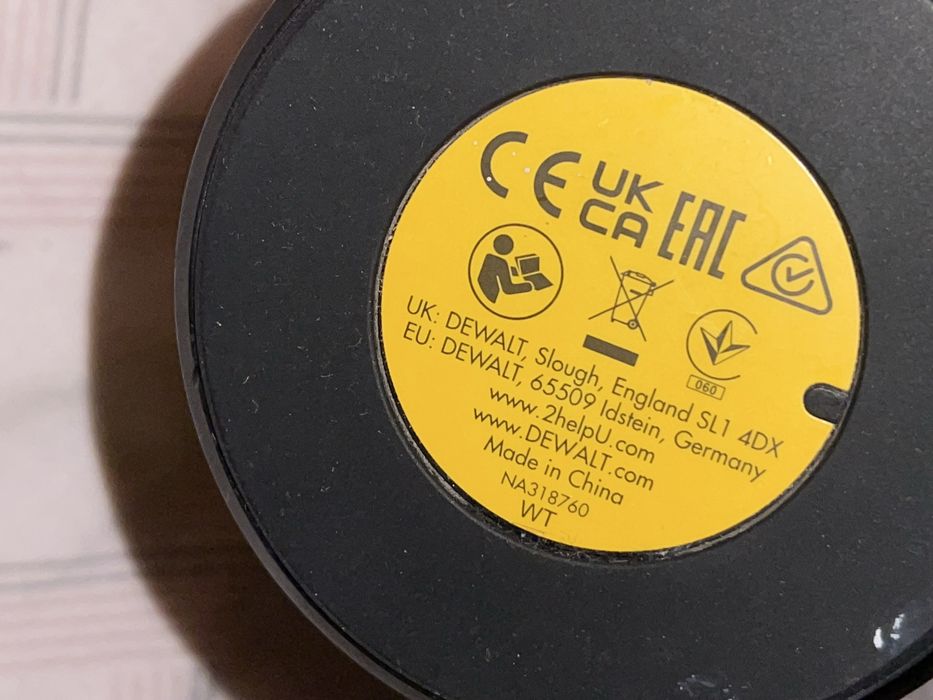 Coluna de som DEWALT original - Bluetooth - preto e amarelo