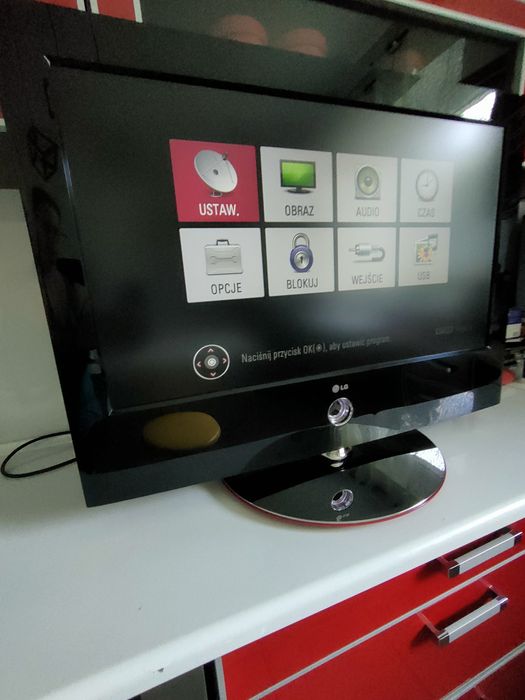 Tv LG 32 całe CZERWONY