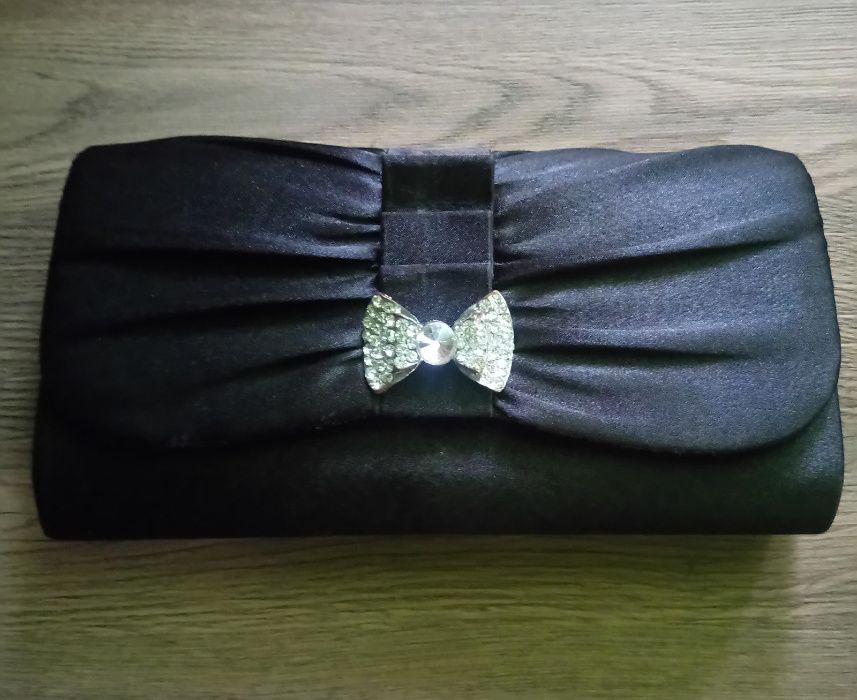 Czarna torebka - kopertówka