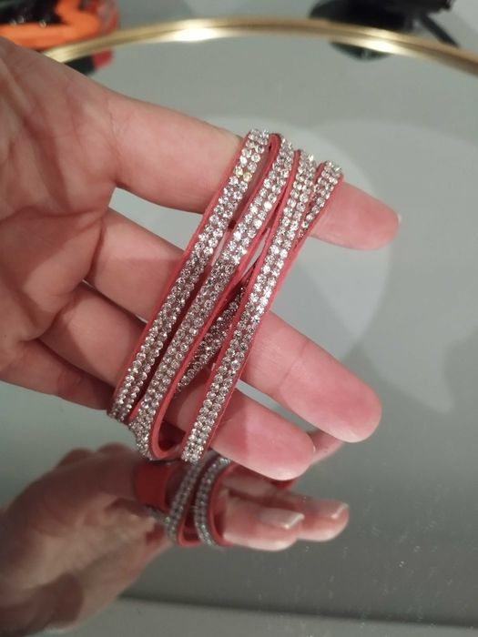 Colares e pulseiras como novos