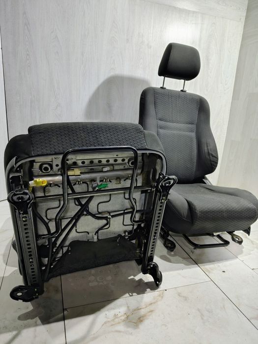 Тряпчаний салон сидіння з підігівом Toyota Avensis T25 авенсіс т25