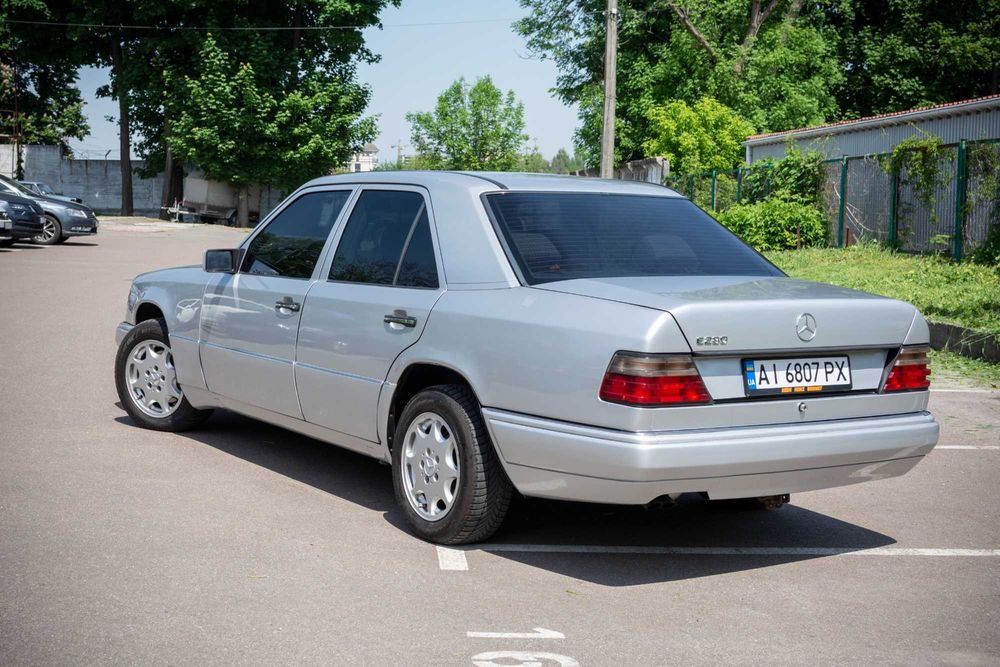 Mercedes-Benz E-Class 1993