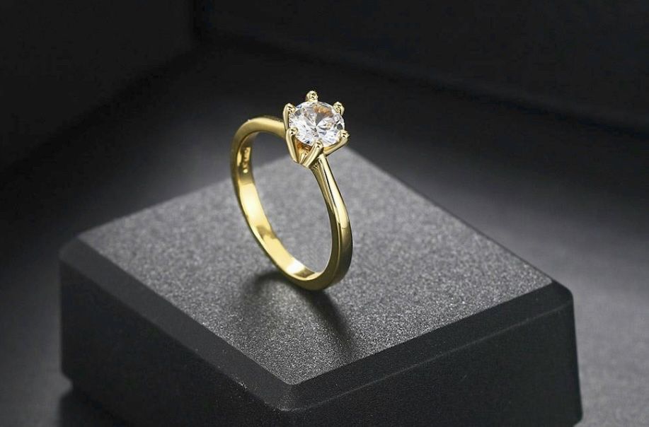 Pierścionek zarėczynowy