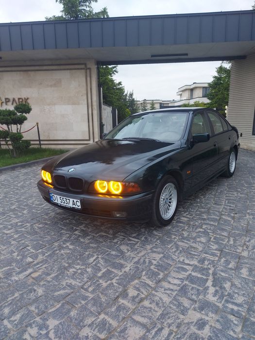 BMW 5-series e39 528i
