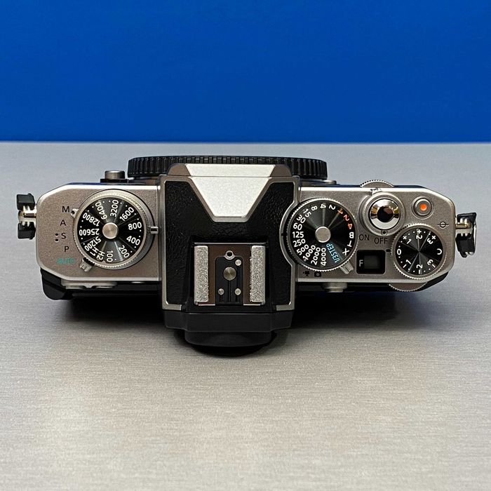 Nikon Z fc (Corpo) - 20.9MP | 3 ANOS DE GARANTIA