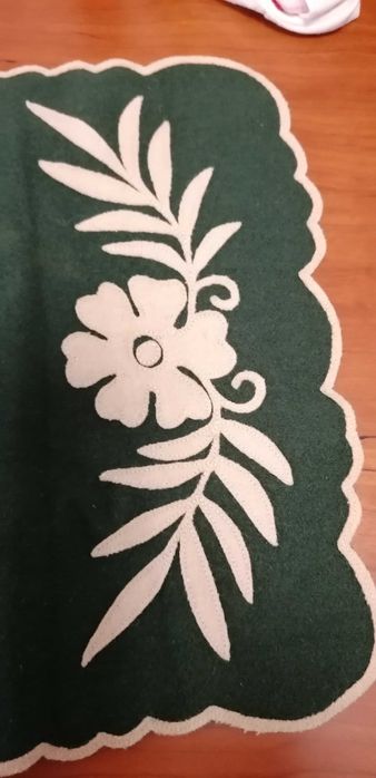 Pano de tabuleiro com aplicação em feltro