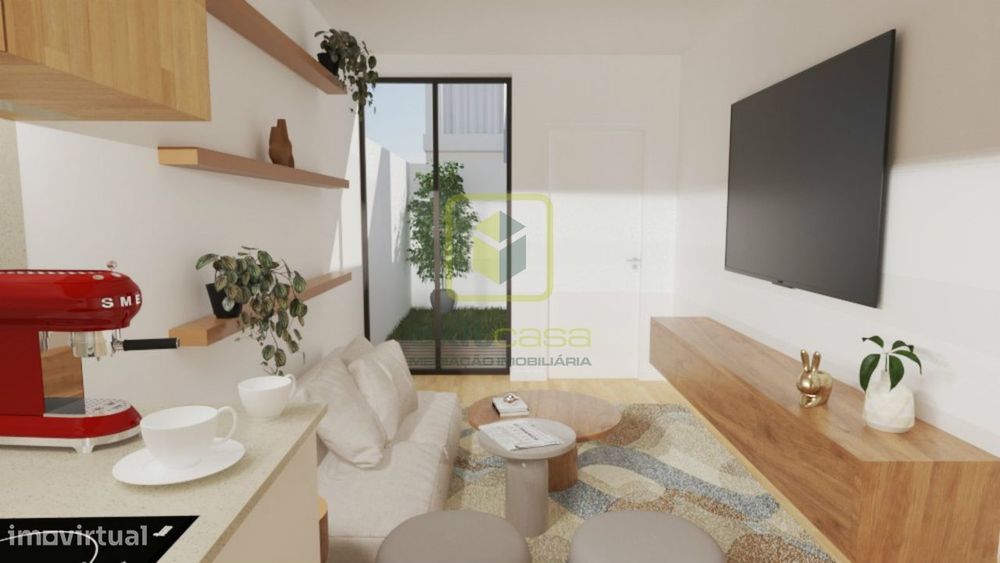 Moradia com Terraço e Logradouro