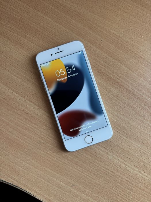 Apple Iphone 7 32 GB White у справному стані