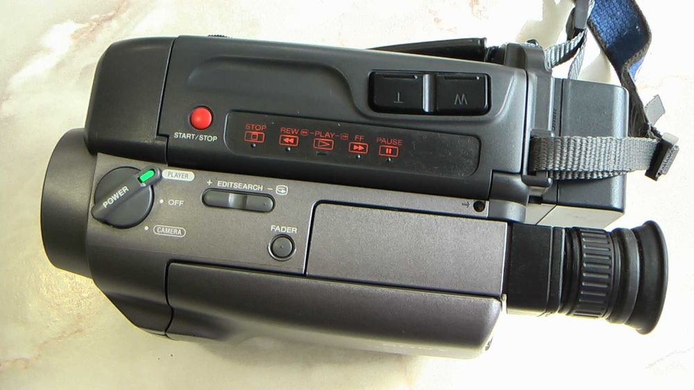 Відеокамера Sony  CCD-TRV70E