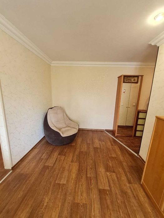 Продам 2 кімн. квартиру в р-ні " РОШЕН". 3/5 цегл.  Ремонт. 55000